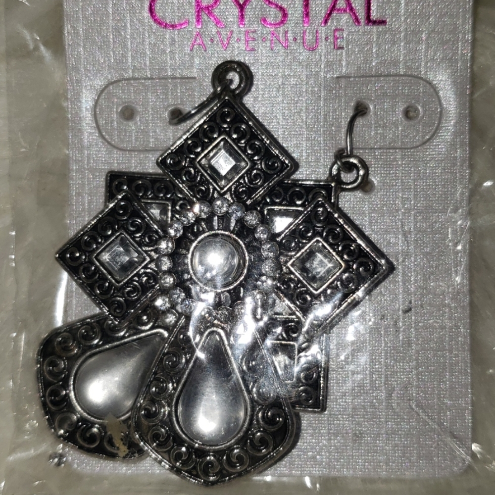 Jewelry - Picture 3 of 4